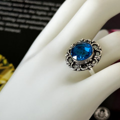 Ladies Blue CZ Round Faceted Stone Flower Silver Tone Band Ring Size 7.5