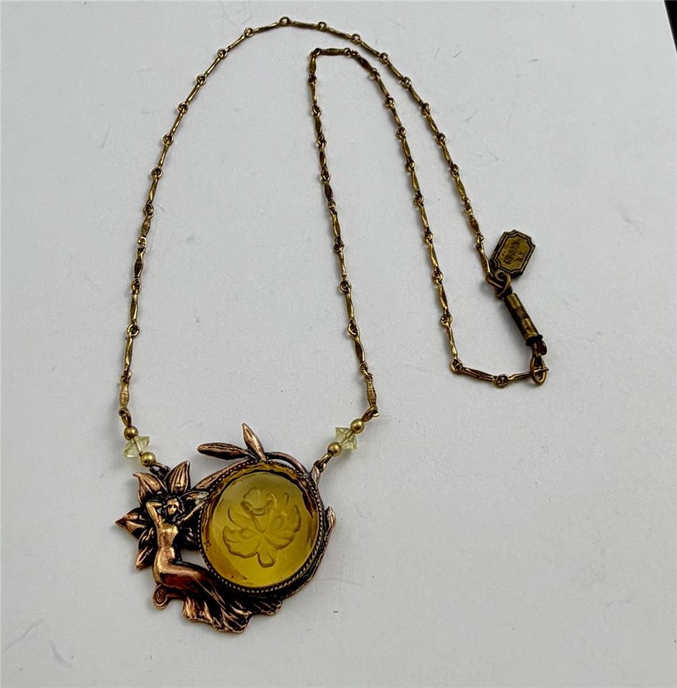 1970’s Pididdly Links Art Nouveau Floral Glass Cameo Fairy Pendant Necklace 18″