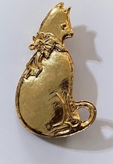 Vintage Vero Goldtone Cat Brooch