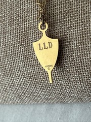 VINTAGE JOSTENS PENDANT CHARM KEY NECKLACE – 20″ – SENIOR 1974 – GOLD IN COLOR