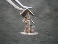 TJH Large Wishing Well with Offset Roof Vtg Sterling Silver Charm Pendant 5.0g