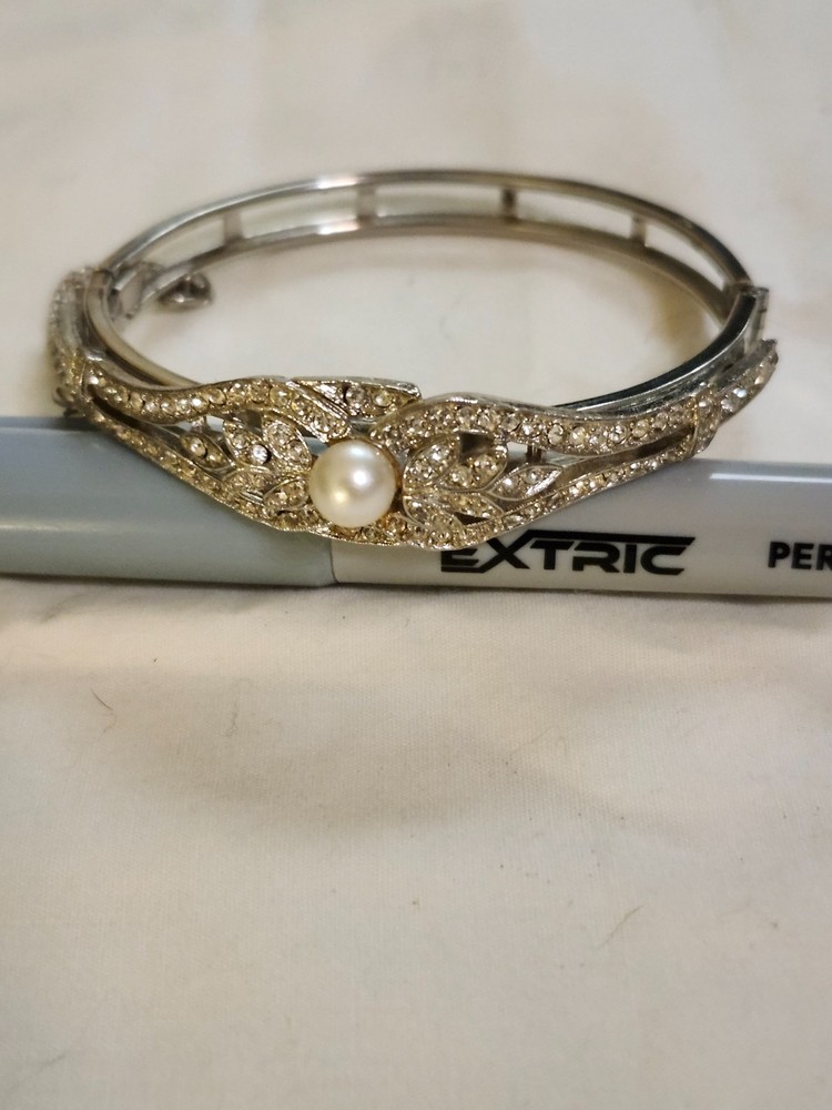 Vintage 1950’s-1960’s signed ART silvertone hinestone bracelet