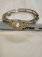 Vintage 1950’s-1960’s signed ART silvertone hinestone bracelet