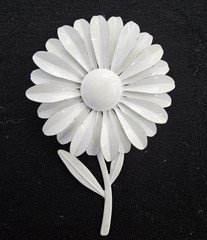 Vintage White Double Layered Daisy Flower Brooch Pin with Stem 2″ Mod 60s Retro