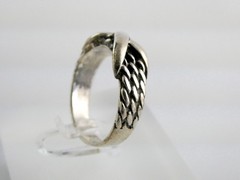 Vintage CW Marsala Silver Plated Metal Criss Cross Design Band Ring Size 8 4.8g
