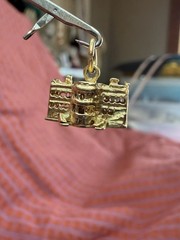 Vintage 14k Gold White House Charm USA Presidential Home Miniature Openwork