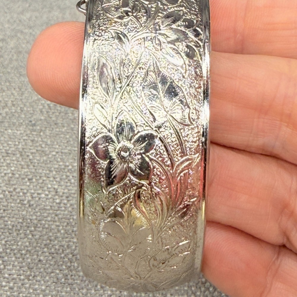 Vintage Bracelet Embossed Silver Tone Floral Repousse Safety Chain Size 6.5