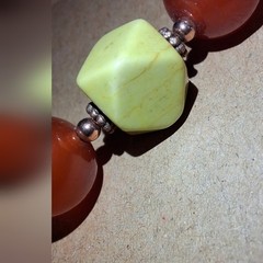 Chunky vintage beaded necklace glass /agate red and green Geometric Gold