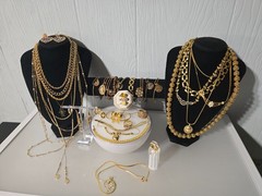 WOW Nice Versatile Vintage/Now Gold Tone Jewelry lot Some Signed