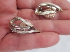 Vintage Sarah Coventry Silver Tone Textured Swirl Clip On Earrings PAT Pend