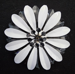 Vintage Black & White Double Layered Daisy Flower Brooch Pin 3″ Mod 60s Retro
