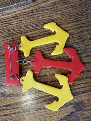 Vintage Bakelite Nautical Bar Pin With 3 Anchors