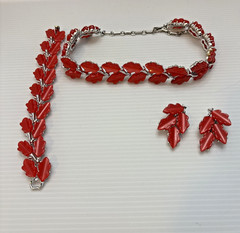 Lisner Cherry Red Necklace Bracelet Earrings Parure Set Leaf Shaped Thermoset