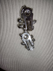 Vintage Weiss Clear Cluster Rhinestone Clip On Earrings Silver tone.