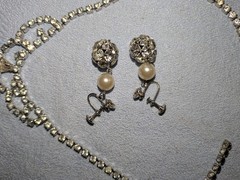 VINTAGE RHINESTONE NECKLACE & DANGLE SCREW ON EARRINGS SET RETRO GLAMOROUS