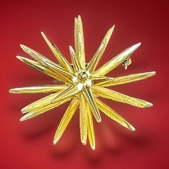 Vintage Brooch Pin Star⭐️Sunburst☀️ Flower GoldTone Abstact 2 Inches Layered
