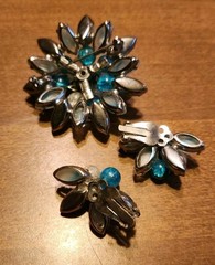 Vintage Juliana D&E Set Rhinestone Aurora Borealis Teal Blue Brooch Earrings