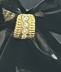 VTG Shiny Black Ribbon/Bow Pin Brooch Lightweight Metal Gold Rhinestone Center
