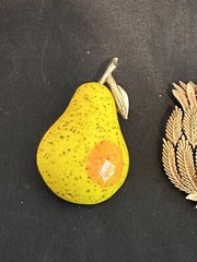 VTG TRIFARI SIGNED 2 1/4” GP PINEAPPLE & ENAMEL PEAR PINS – Costume Jewelry