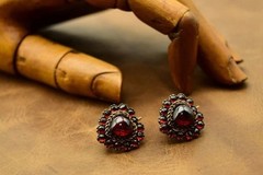 Vintage Unbranded Garnet Heart Motif Earrings (Almandine Garnet) F012
