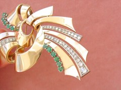 VINTAGE RETRO 2.59ctw MINE DIAMOND .82ctw EMERALD 18K BIG BOW RIBBON BROOCH 1940