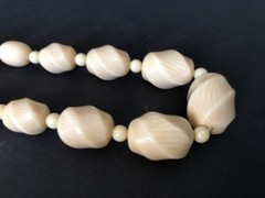 Vintage Graduated Bead Necklace 26″ L , Creamy Beige Light Beige Tan Beaded