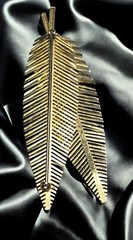 Vintage Gold-Tone Leaf Brooch Pin With Textured Details & Secure Clasp