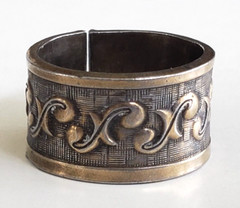 Vintage Scroll Stamped Brass 3/8″ Wide Gold Tone Band Ring Size 3.25 Adjustable