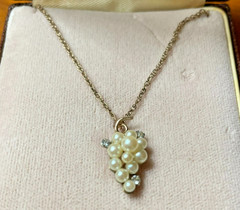 VTG Krementz Faux Pearl Grapes Cluster Rhinestones Gold Tone Necklace & Pendant