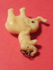 ELEPHANT & BABY ON BACK LUCKY PENDANT GREAT FOR ANY VINTAGE COLLECTION!