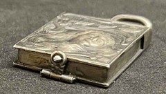 Amazing piece! Argentina Art Nouveau locket with photos beauty lady large hair..