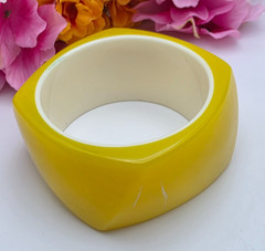 Vintage Yellow Lucite Bangle Bracelet Chunky Asymmetrical Geometric 8.5 in