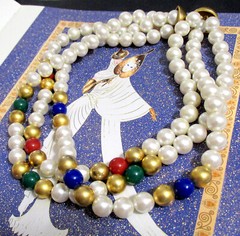 VTG RUNWAY BOOK PIECE NAPIER 3 STRAND FAUX PEARL/BEAD NECKLACE GP “Scarborough”