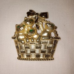 Vintage Brooch Basket Of Green-eyed Kittens Gold-tone MCM American Jewelry Co.