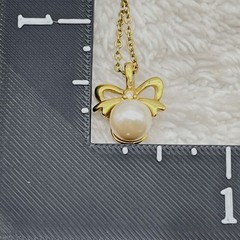 Vintage Charm Necklace Gold Tone Bow Faux Pearl 17″