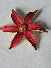 Signed Vintage Tona Gold Tone Poinsettia Brooch NEW OLD STOCK