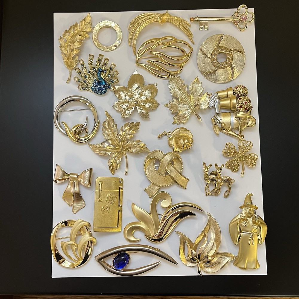 Lot Of 23 Vintage Gold Tone Brooches 18 Signed 5 Unsigned