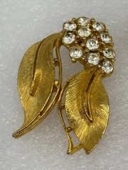 Vintage Unsigned Demi Parure Brushed Gold-Tone Leaves Rhinestone Brooch Clip Ear