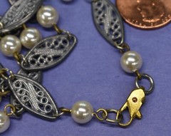 VINTAGE FAUX PEARL AND SILVERTONE FILAGREE CHAIN BEAD NECKLACE 29 IN.