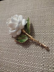 Vntg Gorgeous Crown Trifari White Rose Green Enamel Brooch Thorn Stem