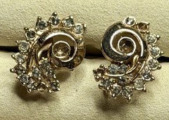 VTG 1940’s Crown Trifari Swirl Clip On Earrings In Gold Plate with Rhinestones