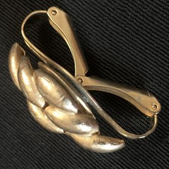 Vtg Couture Puffy Gold Tone Textured Nouveau Style Scarf Clip 1 5/8” Hinged
