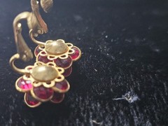 Vtg Flower Clip On Eearings Faceted Red Crystals Rhinestone Layered Gold Tone
