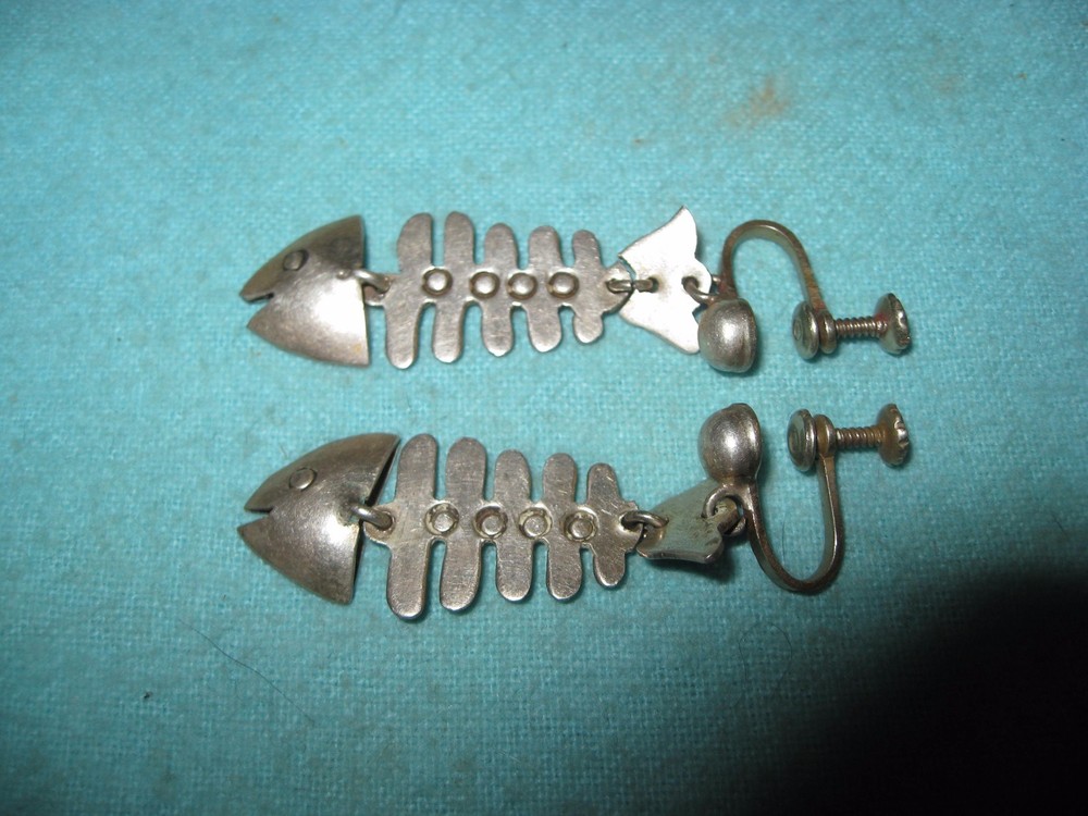 Taxco Silver Fish 1 1/2″ Earrings signed OO with Eagle 110 Antonio Pineda style