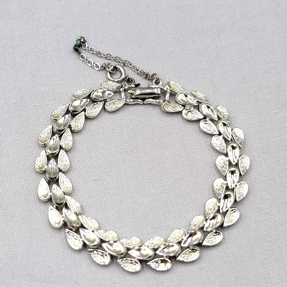 Vintage Coro Silver tone Panel Bracelet Safety Chain 6.75″