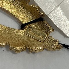 Vintage NOS Crown Trifari White Enamel Open Bow Pin Gold Tone Texture Tags 2″