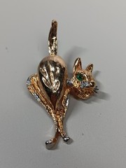 VTG Brooch Pin Arched Cat Gold Silver Tone Green Rhinestone Eye Costume Jewelry