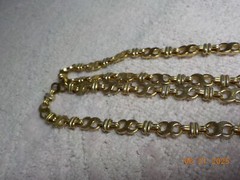 KL? KJ? KR? KP? SIGNED GOLDTONE METAL FANCY 8 AND BAR LINK CHAIN 23.5″ L 1/4″ W