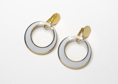 Vintage Gold Tone & White Hammered Round Dangle Hoop Clip-on Lobe Earrings