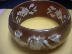 Chunky Thick BROWN Lucite Acrylic Bangle Bracelet with ENGRAVED FLOWERS OLD